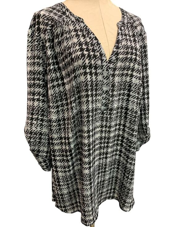 torrid Tops - Size 5X Torrid Harper Blouse Shirt Womens Black Gray Roll Tab Sleeve